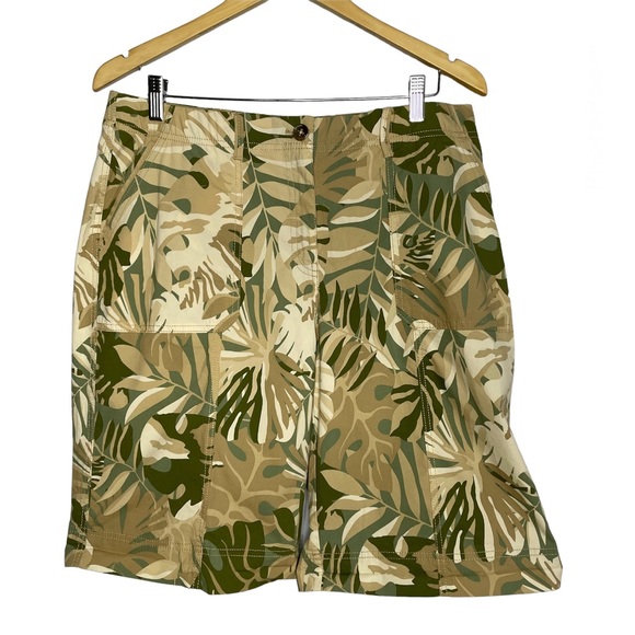 Chico's Pants - Chico’s Foliage Green Print Cargo Shorts